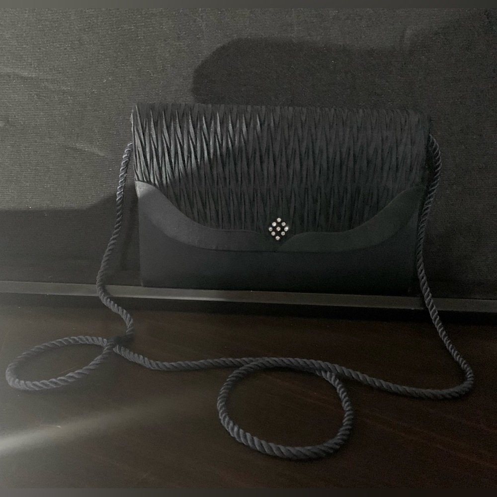 Raft Clutch with Strap